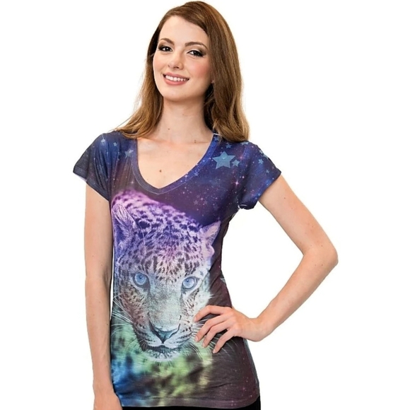 Sweet Gisele Leopard Print V-neck Fitted Tee - Picture 11 of 11